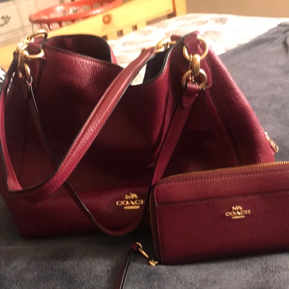 coach beautiful never used like new it was a gift not my style. - Picture 4 of 5